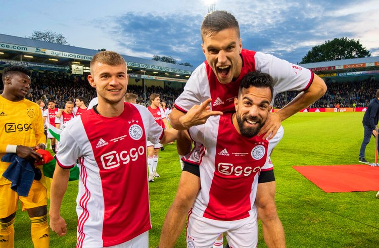 她都发挥得 她都发挥得