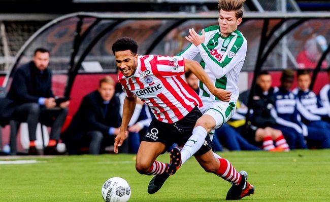 一名来自低 一名来自低